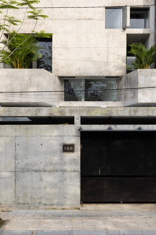 Những khối kiến ​​trúc lồng ghép này được bao bọc trong một lớp vỏ bê tông cốt thép nguyên khối, tạo nên ý tưởng "ngôi nhà trong nhà". Ảnh: HungHoa