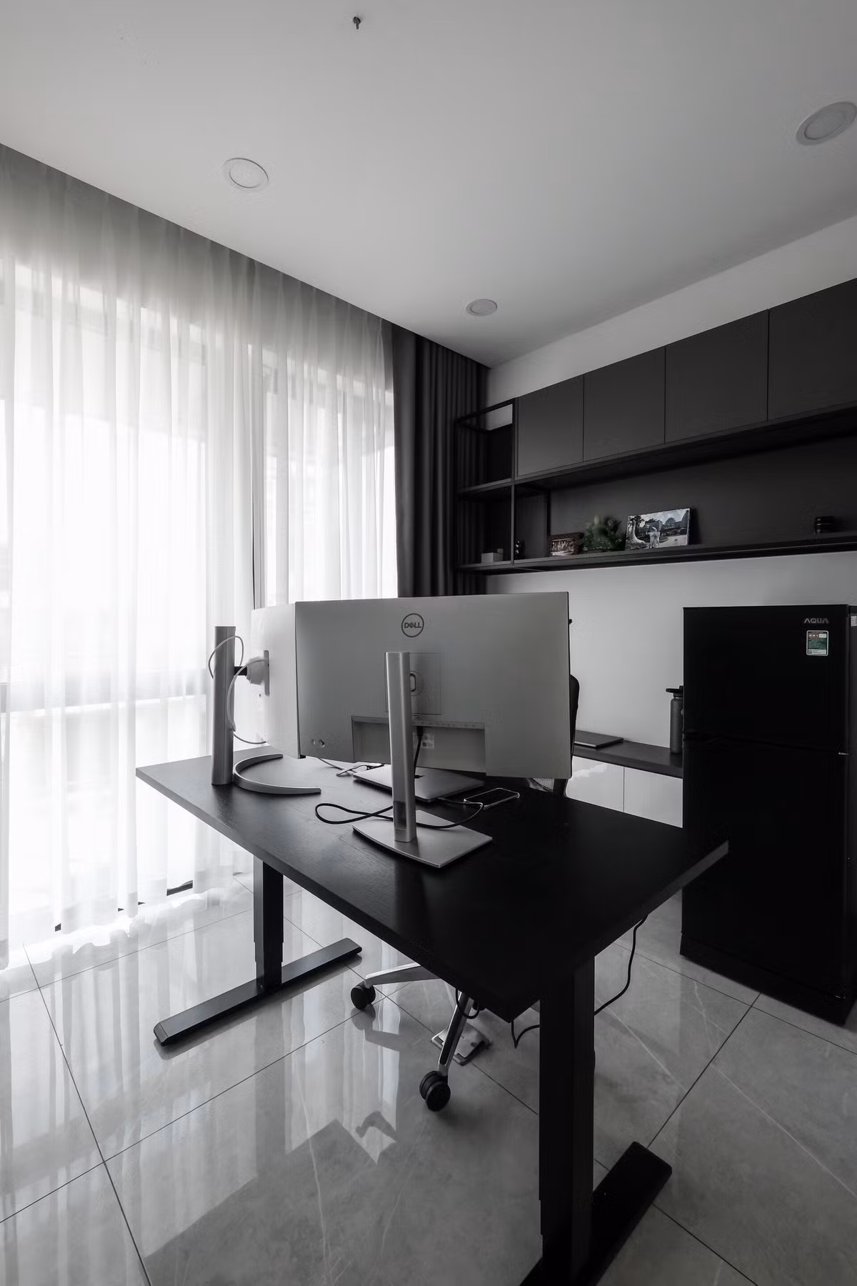 Trên tầng 2 còn có phòng làm việc với trang thiết bị hiện đại. Ảnh: 3A Design