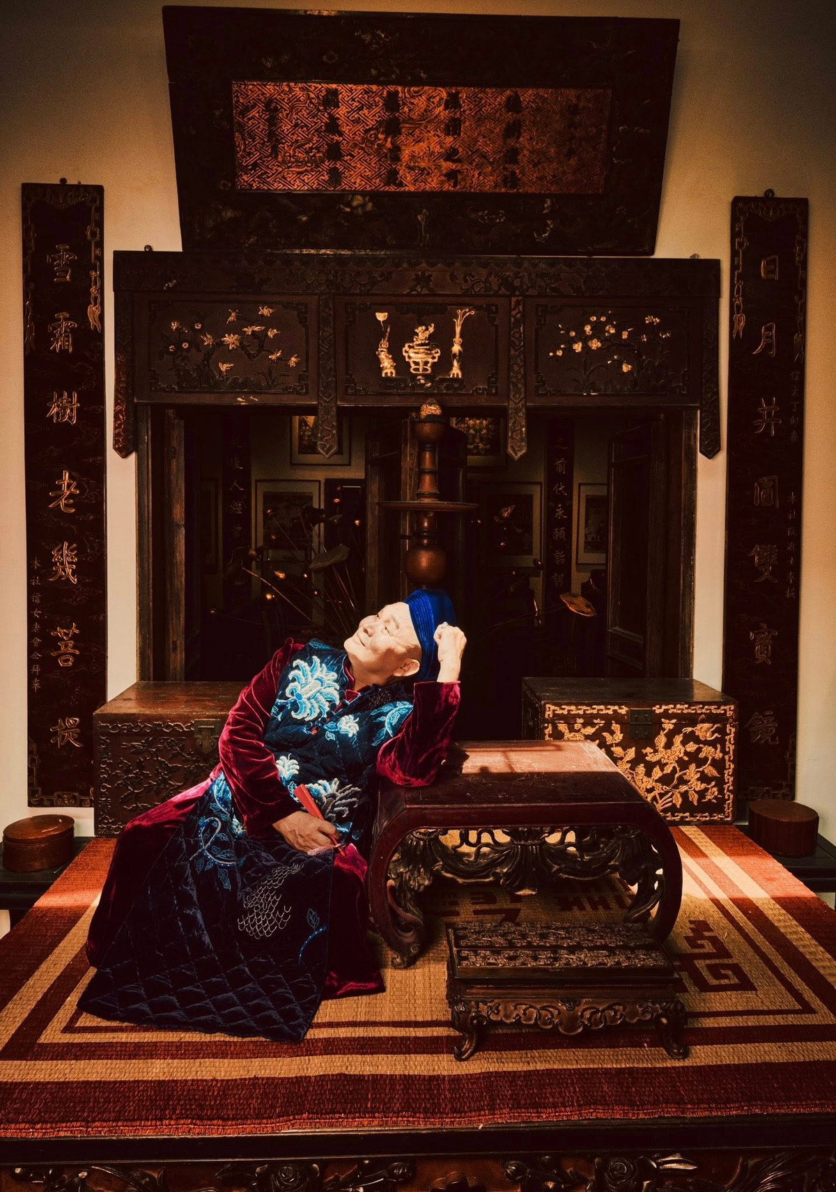 Bên trong, biệt phủ được chia thành nhiều gian nhỏ, mỗi khu vực đều có công năng riêng và được thiết kế tỉ mỉ đến từng chi tiết. Ảnh: FBNV