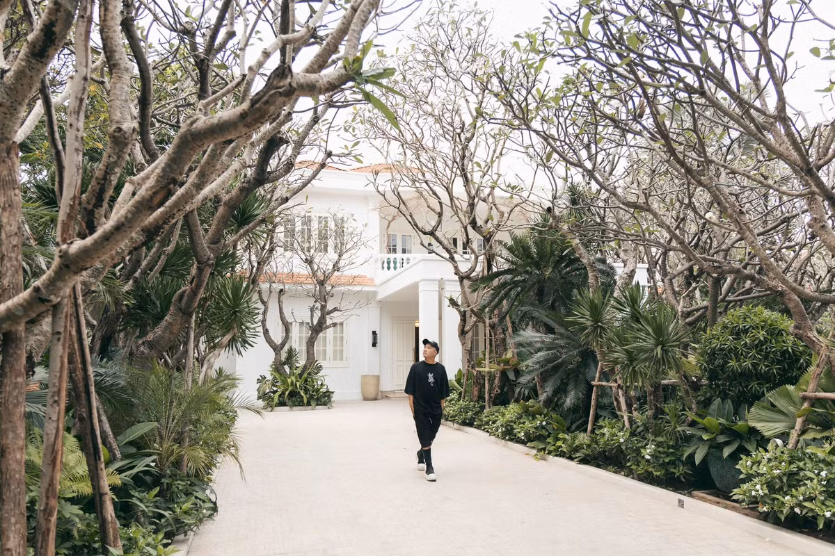 Giữa lòng Sài thành náo nhiệt, NTK Đỗ Mạnh Cường dành tặng cho đàn con thơ ngôi nhà giữa rừng cây khiến nhiều người xuýt xoa. Ảnh: FB Do Manh Cuong