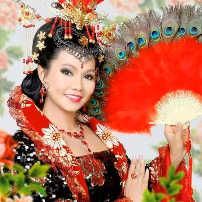 NSƯT Ngọc Huyền (tên thật Vũ Hà Ngọc Huyền, sinh năm 1970) là một trong những nữ NSƯT giàu có nhất nhì trong làng sân khấu cải lương. Ảnh: Internet