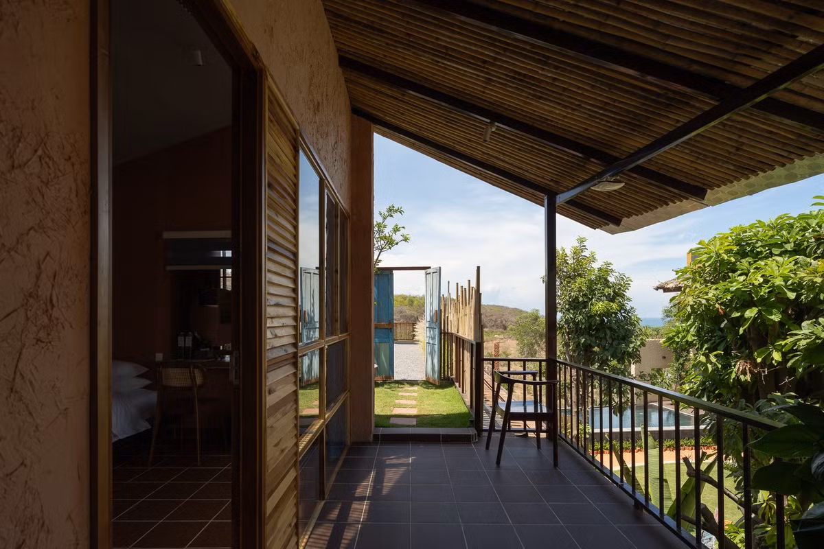 Vùng đất Phan Thiết có khí hậu gần như bán sa mạc, nắng nhiều mưa ít, khắc nghiệt nhưng tràn đầy sức sống. Ảnh: Quang Dam