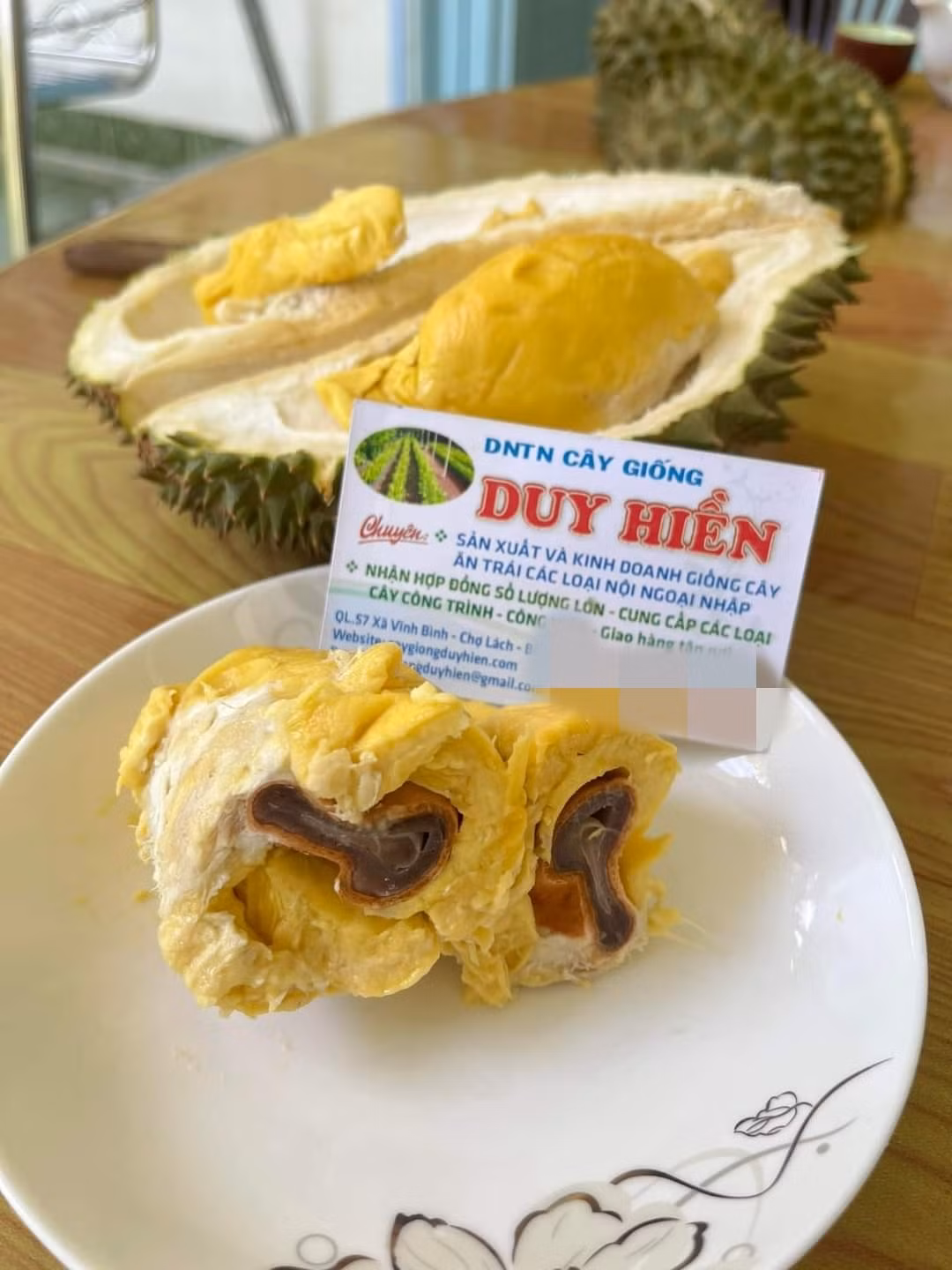 Sầu riêng chín để càng lâu càng dẻo, không bị đắng, nhão hay sượng múi, sượng nước, thậm chí cả trong mùa mưa. Ảnh: Caygiongduyhien