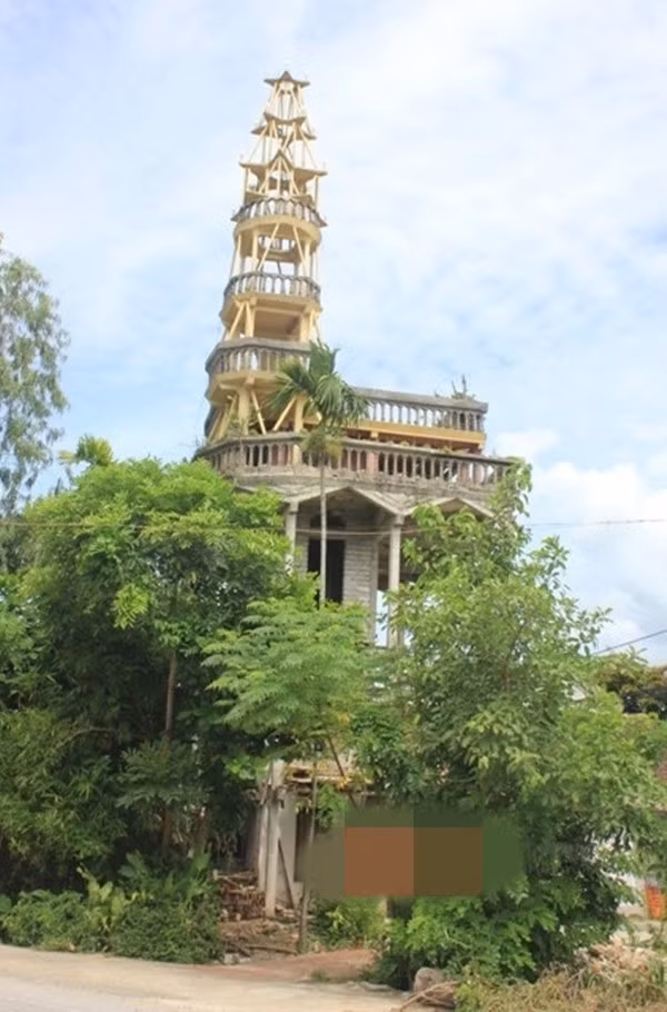 Công trình được thiết kế với 4 tầng chính và một phần chóp hình ngôi sao gồm 5 tầng. Ảnh: GiadinhVietNam