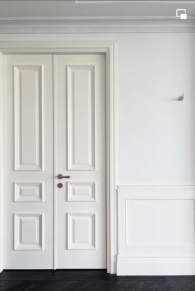 Từng chi tiết trong căn hộ đều được nam ca sĩ chú ý, từ tay nắm cửa sang trọng. Ảnh: FBNV