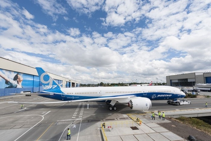 787 Dreamliner không chỉ hiệu quả mà còn mạnh mẽ. Boeing cho biết 787 Dreamliner có trọng lượng cất cánh tối đa là 227.930 kg, tương đương hơn 242 tấn. Ảnh: CNN