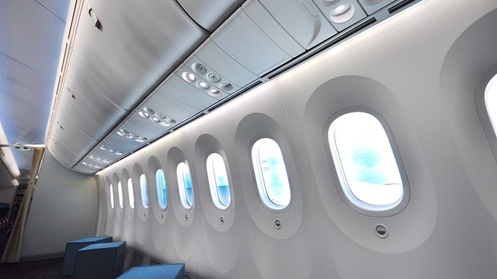 Boeing cho biết, cửa sổ trên 787 Dreamliner lớn hơn 65% so với các máy bay phản lực thương mại khác. Ảnh: Boeing
