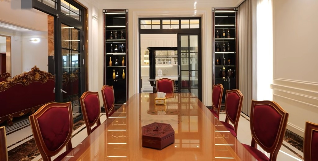 Phòng ăn đủ chỗ cho 10 người. Ảnh: Chụp màn hình