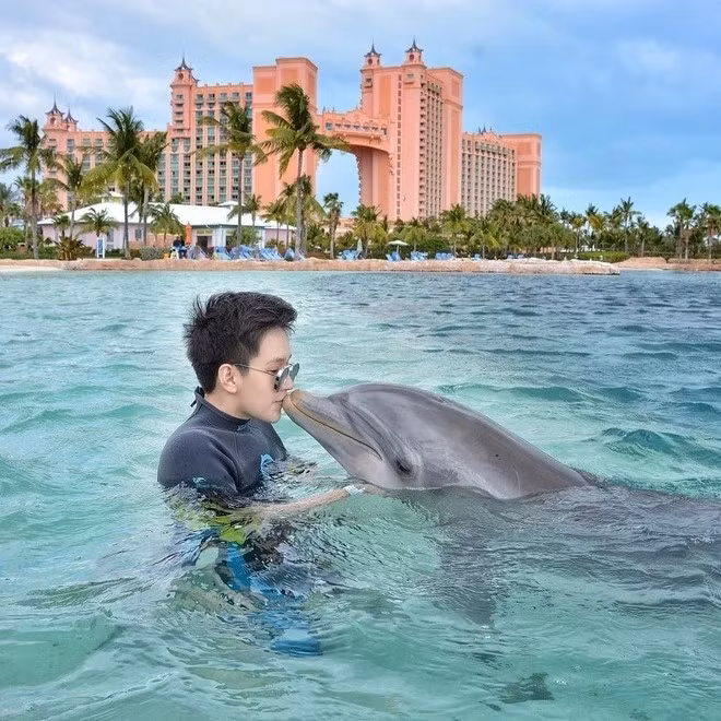 Thời sinh viên, Eric Tse thoải mái chia sẻ những bức ảnh về sở thích cá nhân, yêu động vật và thích thể thao. Ảnh: Sino Biopharm