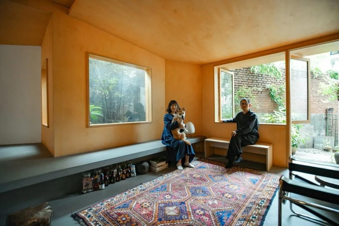 Căn hộ 46m² của cặp vợ chồng mới cưới Wu Zhuang và Fu Shiyu (cặp đôi nhà thiết kế sinh năm 1993) ở Nam Kinh bỗng thu hút sự chú ý của cộng đồng mạng. Ảnh: Weibo