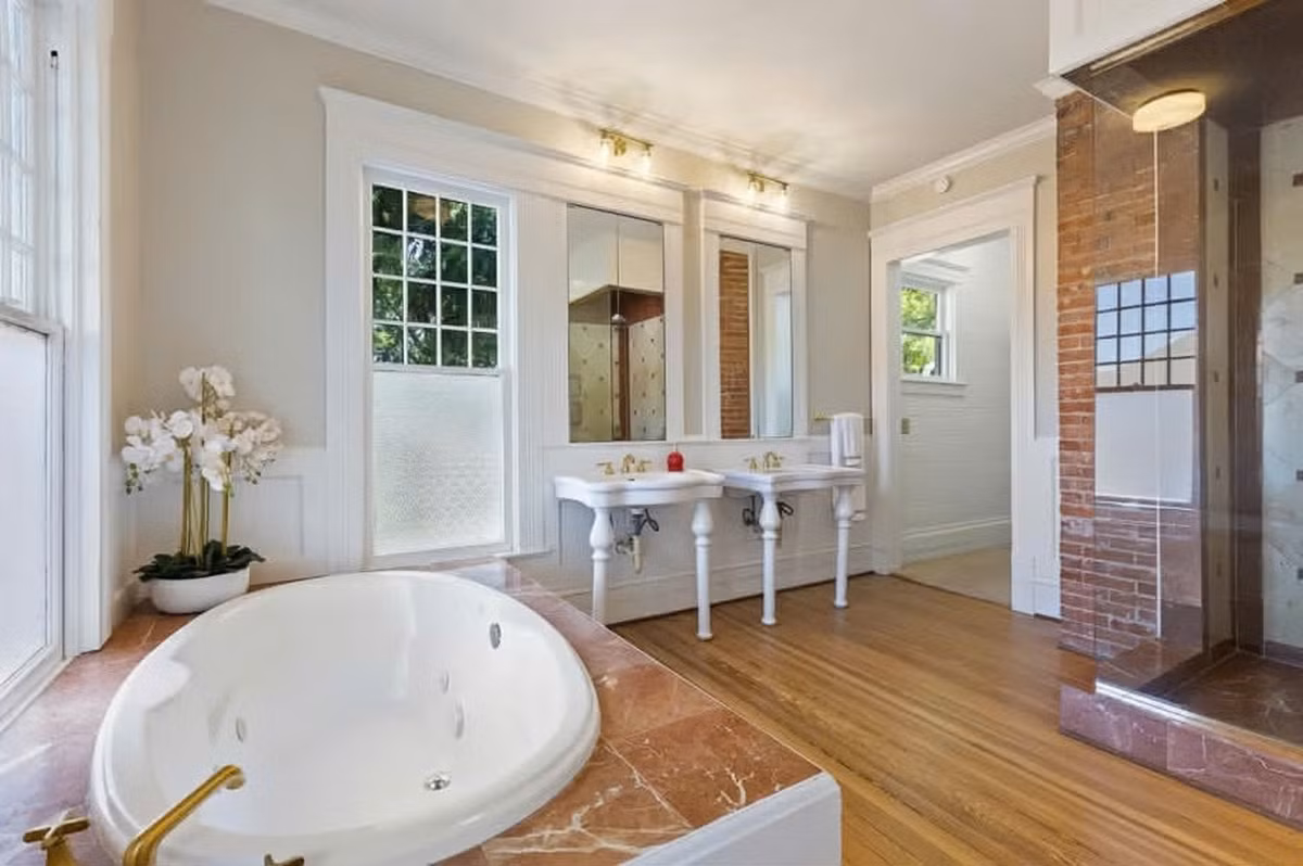 Phòng tắm mang đến cảm giác như khu nghỉ dưỡng. Ảnh: Vietnamnet