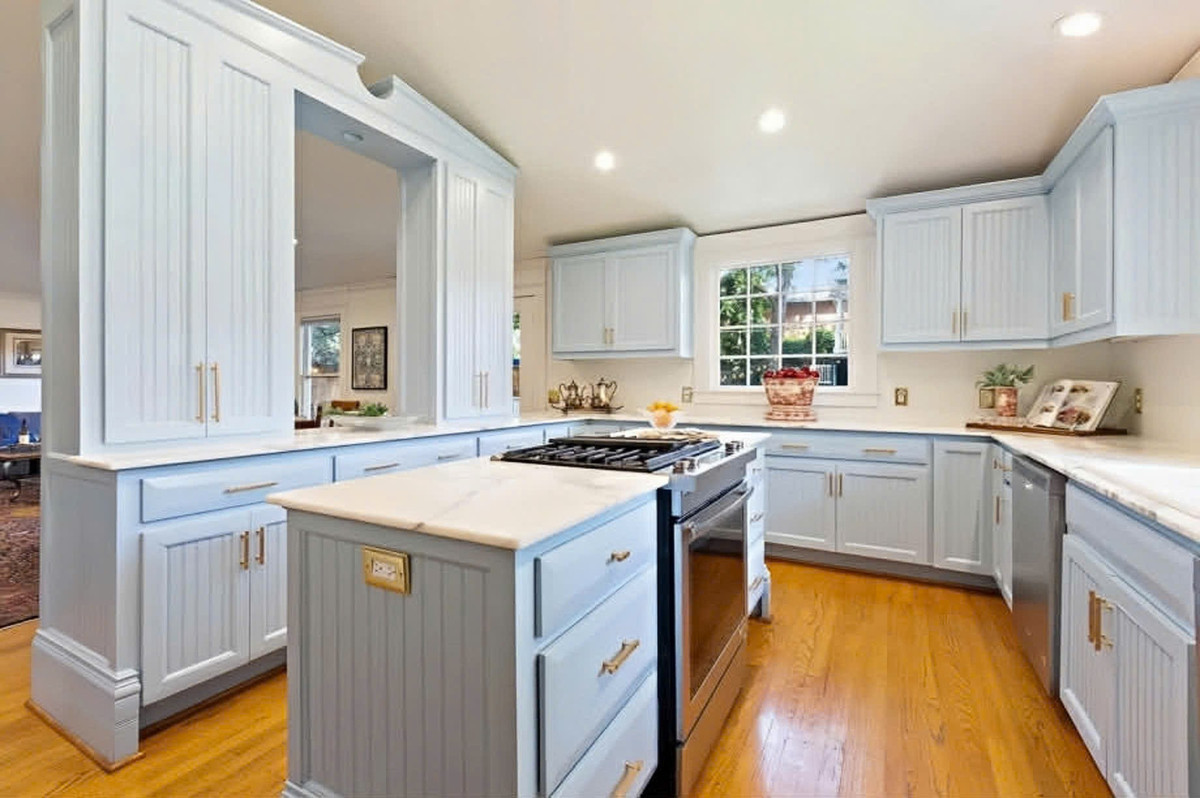 Do nhà đông thành viên nên Ngô Mỹ Uyên đặc biệt chú trọng căn bếp với đầy đủ thiết bị hiện đại. Ảnh: Vietnamnet