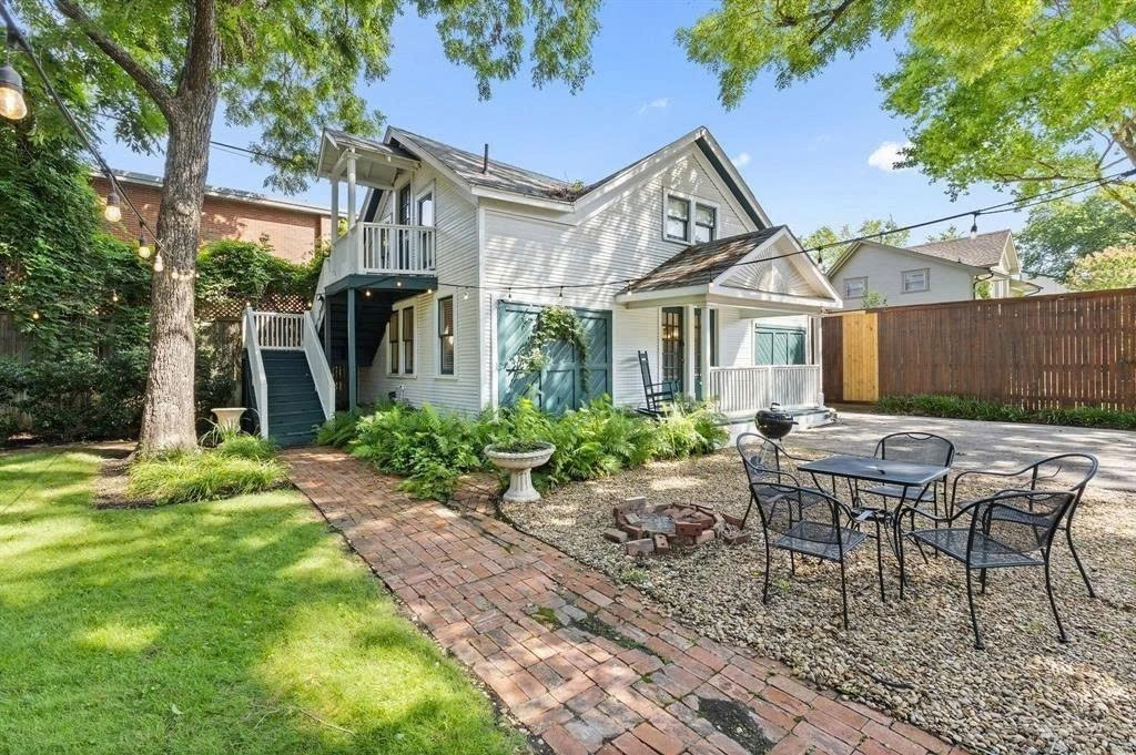 Còn căn nhỏ khoảng 90m2, 2 lầu, được thiết kế như 2 căn hộ studio đầy đủ tiện nghi; là nơi ở của gia đình con gái út. Ảnh: Vietnamnet