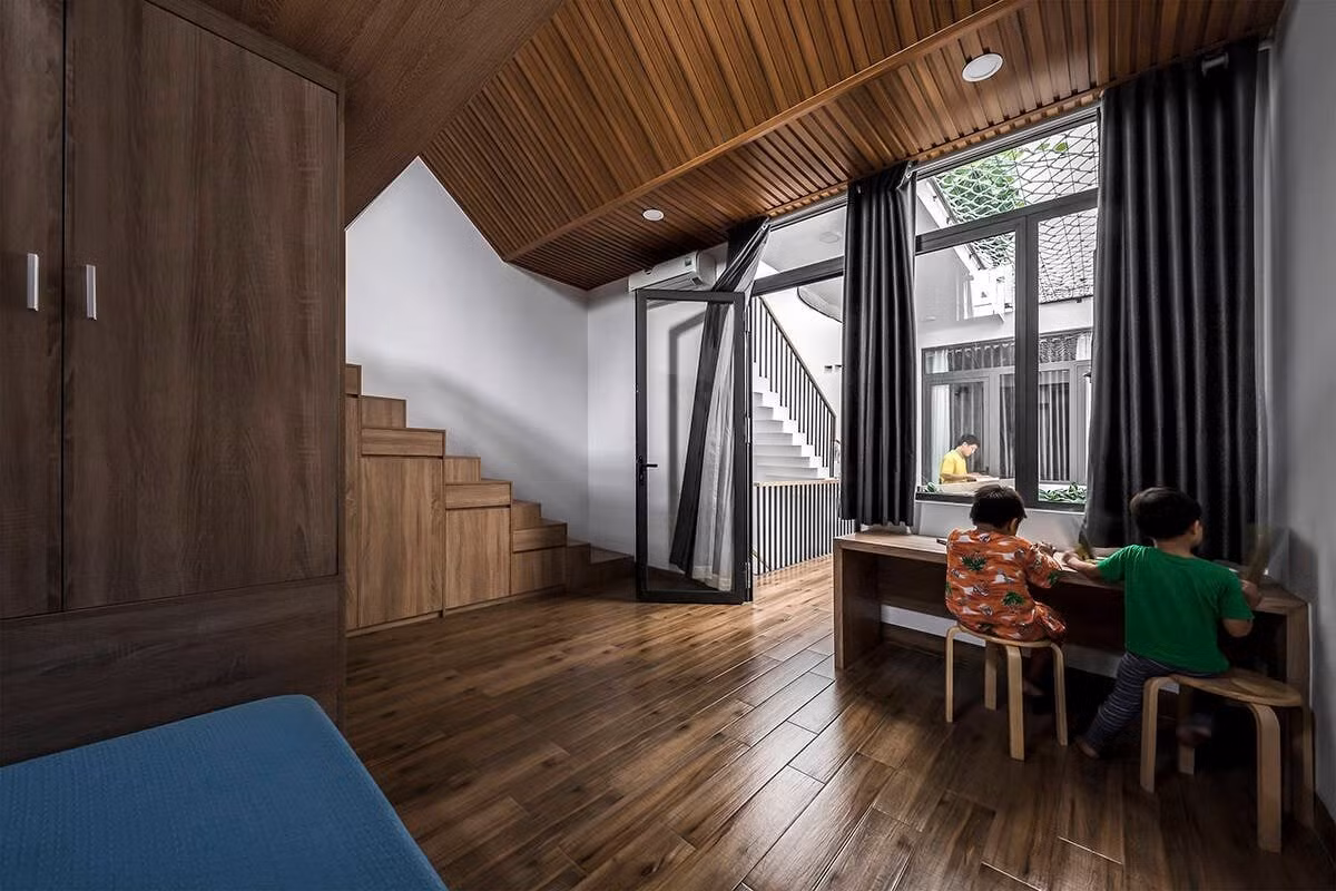 Thiết kế này giúp tạo mối liên kết chặt chẽ giữa anh em và thuận tiện cho việc quan tâm, chăm sóc các bạn nhỏ của bố mẹ. Ảnh: Bùi Minh Quốc