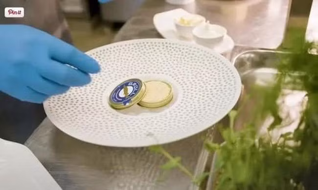 Dù đắt nhưng không phải có tiền là mua được, bởi loại trứng cá này chỉ được bán với số lượng ít ỏi thông qua các đơn đặt hàng. Ảnh: Put in