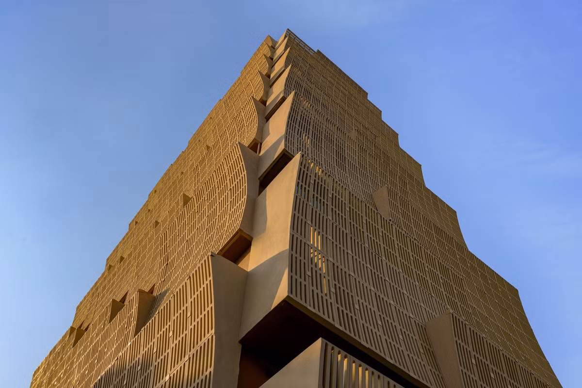 Thiết kế của công trình được kiến trúc sư tính toán kỹ lưỡng nhằm ứng phó với nhiệt độ trên 40°C kéo dài suốt 8 tháng ở Nagpur. Ảnh: Vinay Panjwani