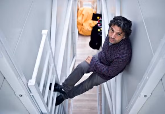 Từ khi hoàn thành, Keret House không chỉ là một công trình nghệ thuật để trưng bày mà còn được sử dụng cho các chương trình lưu trú ngắn ngày. Ảnh: Amusingplanet