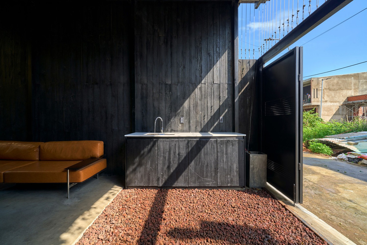 Dự án đóng vai trò như một thông điệp ủng hộ kiến ​​trúc bền vững và cân bằng giữa con người, thiên nhiên và năng lượng. Ảnh: Khanh Nguyen