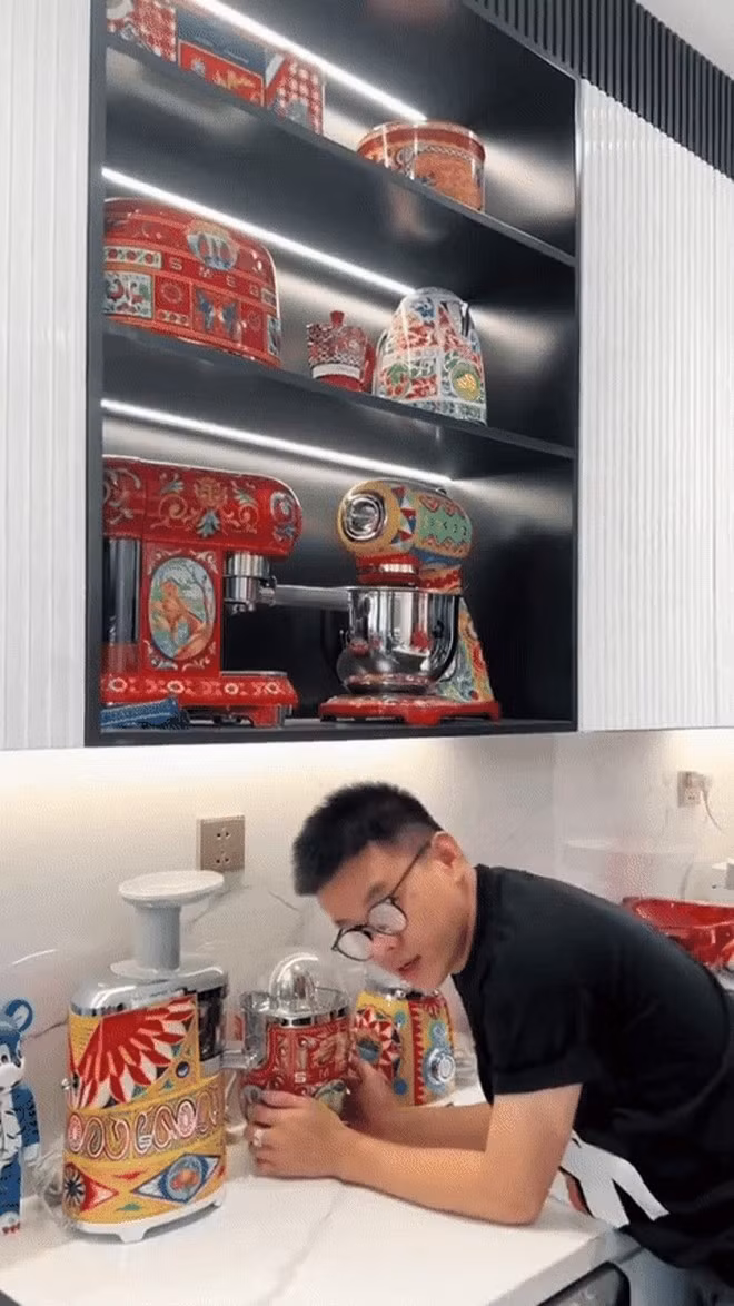 Bộ pha cà phê hơn 200 triệu đồng. Ảnh chụp màn hình