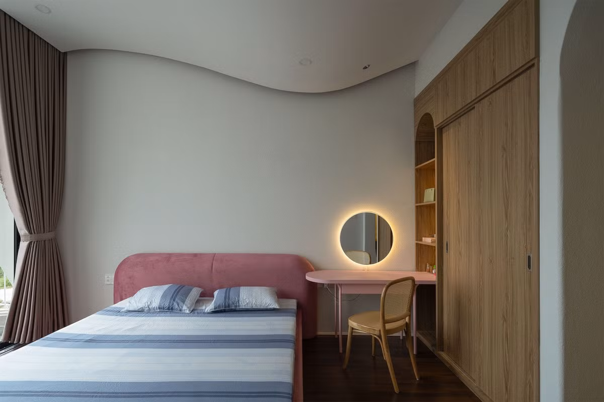 Gỗ, bê tông trần, sơn gai, sàn terrazzo và các chi tiết sắt được phối hợp một cách tiết chế. Ảnh: Quang Trần