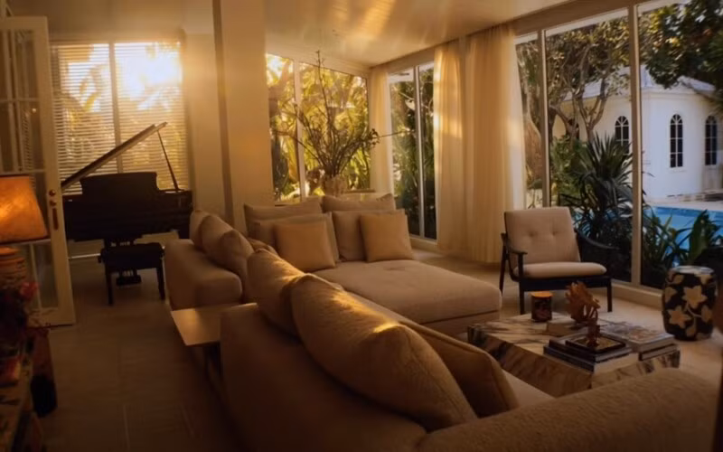 Bước qua cánh cửa chính là không gian sống sang trọng, thể hiện gu thẩm mỹ thượng lưu của gia chủ. Ảnh: FB Do Manh Cuong