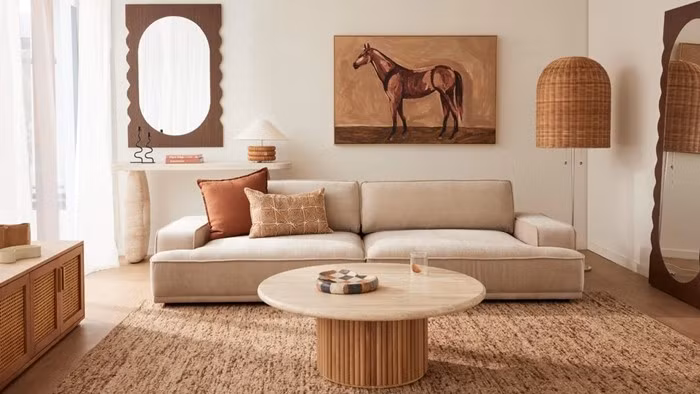 Hãy ưu tiên nội thất đơn giản, kích thước vừa phải và bố trí khoa học để ánh sáng được lưu thông tốt nhất. Ảnh: Getty