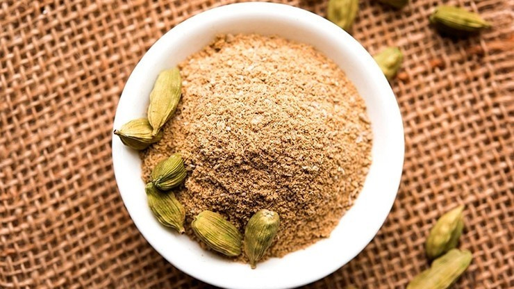 Khác với thảo quả có mùi nồng mạnh, bạch đậu khấu cho hương thơm thanh, tinh tế nên được sử dụng phổ biến trong ẩm thực cao cấp, sản xuất tinh dầu, dược phẩm và mỹ phẩm. Ảnh: Internet