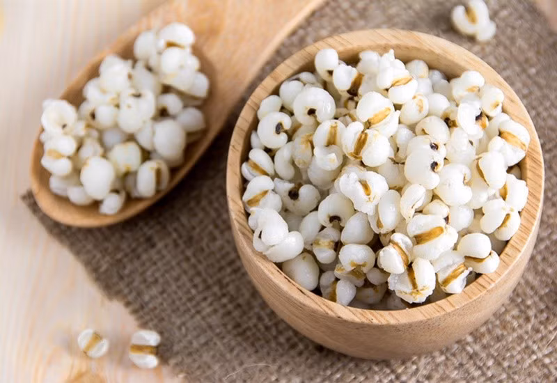 Hạt bo bo được biết đến với nhiều tên gọi như cườm thảo, cườm gạo, ý mễ, mễ nhân, ý dĩ...Ảnh: Medlatec