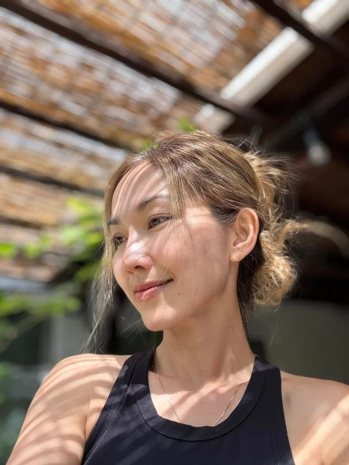 Tuy nhiên, trên trang cá nhân, nữ diễn viên vẫn giữ thái độ im lặng và chưa có bất kỳ chia sẻ chính thức nào liên quan đến cuộc hôn nhân đã khép lại. Ảnh: FB Kim Hien