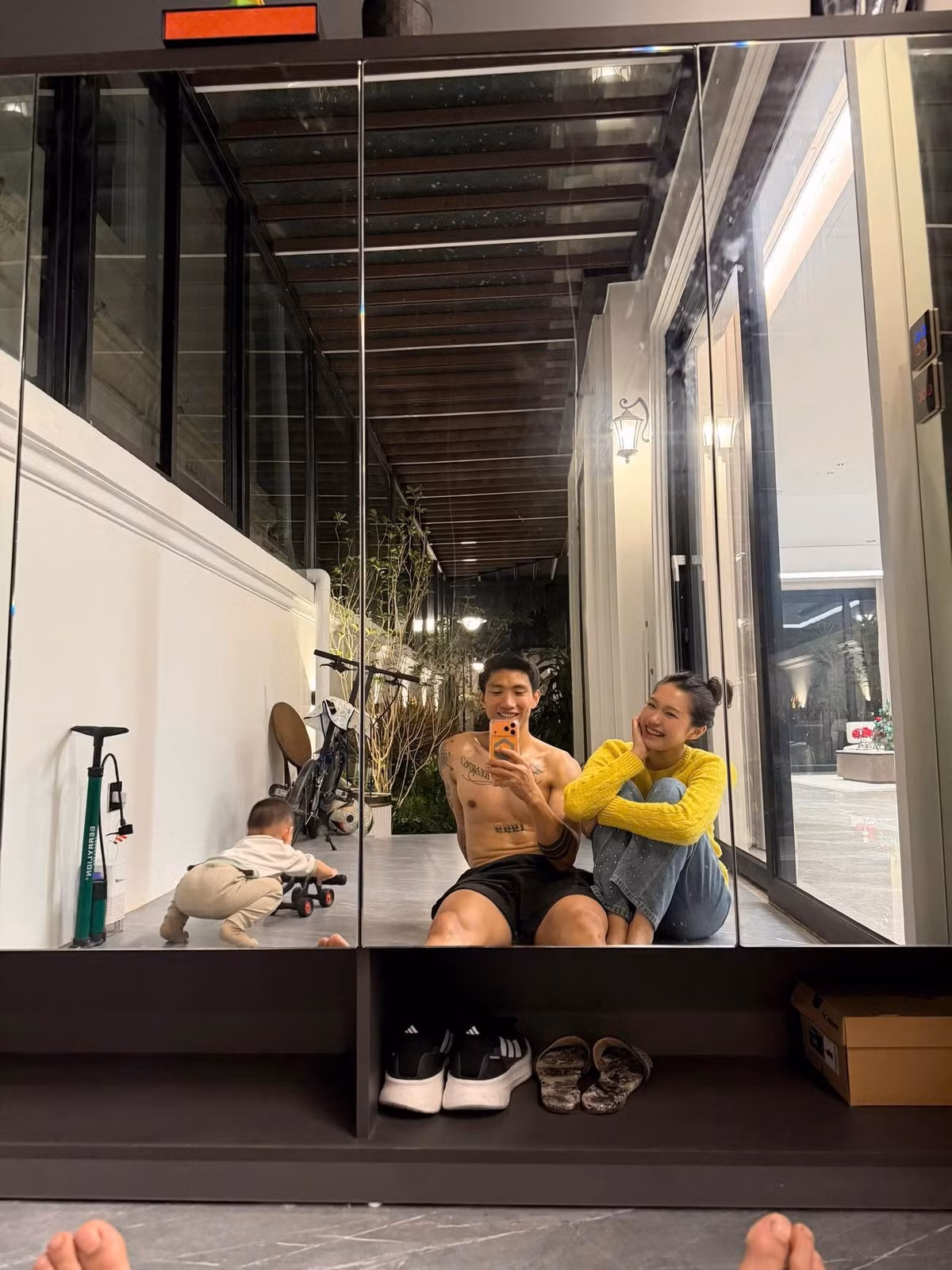 Ánh sáng tự nhiên và cách bày trí nhẹ nhàng khiến tổng thể căn nhà rất "chill". Ảnh: FB Đoàn Văn Hậu