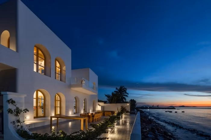 Biệt thự rộng 580m2, mang đậm phong cách Địa Trung Hải. Ảnh: FBNV