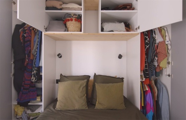 Để tăng không gian lưu trữ, gia chủ tận dụng triệt để phần đầu giường và gầm giường. Ảnh: Toutiao