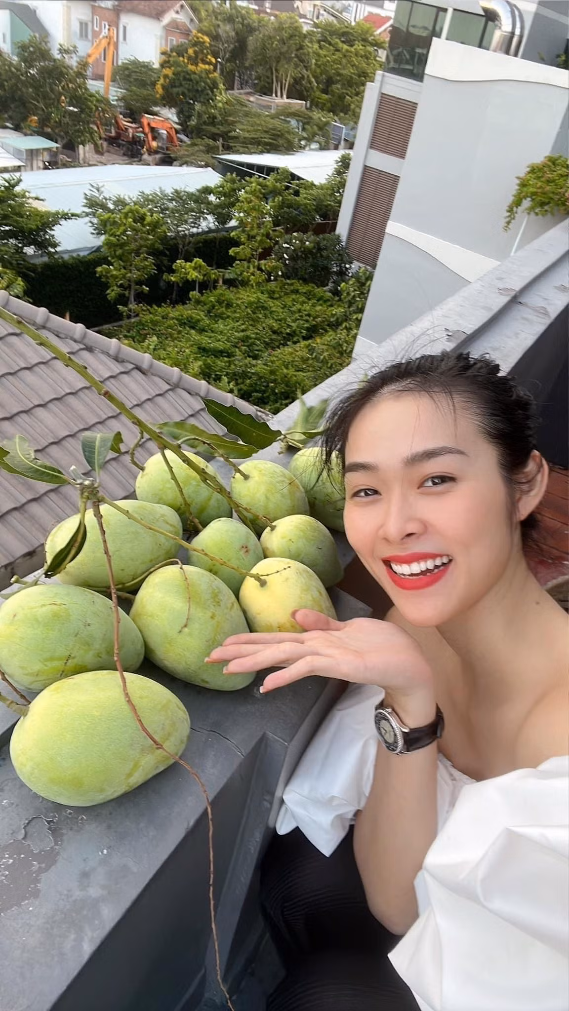 Làm mẹ đơn thân nhưng Diệp Bảo Ngọc vẫn giữ tinh thần lạc quan và sống tự lập. Ảnh: FBNV