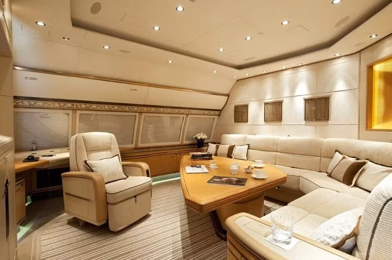 Khi công ty Jet Aviation Basel công bố việc hoàn thiện A340-600 VIP vào năm 2015, các chi tiết gần như trùng khớp với những gì đã được hình dung trước đây cho máy bay của Al-Sanea. Ảnh: Luxurylaunches