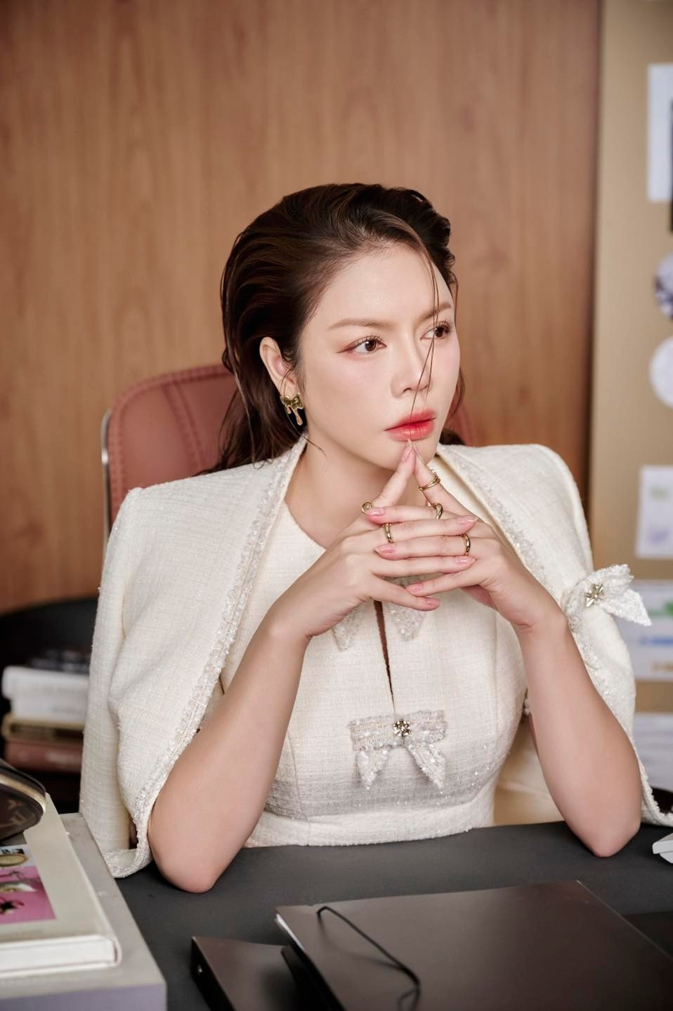 Ngoài siêu xe, trang sức xa xỉ, Lý Nhã Kỳ còn có thú vui chơi cây cảnh decor không gian sống. Với sở thích này, nữ đại gia cũng chọn toàn hàng đắt đỏ cho vườn nhà. Ảnh: FBNV