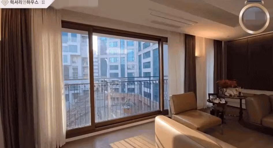 Căn hộ có giá lên đến 6,2 tỷ won (117 tỷ đồng) và được nam diễn viên thanh toán toàn bộ bằng tiền mặt. Ảnh chụp màn hình