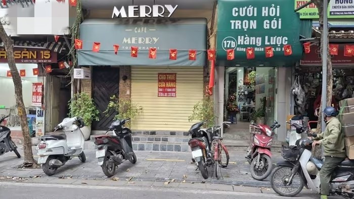 Theo quan sát, hầu hết các cửa hàng trả mặt bằng thuộc nhóm kinh doanh dịch vụ, bán lẻ, thời trang...Ảnh: VOV