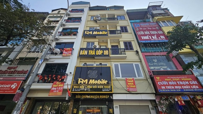 Không ít mặt phố vốn đông đúc trước đây nay rơi vào tình trạng trống khách thuê. Ảnh: Tiền phong