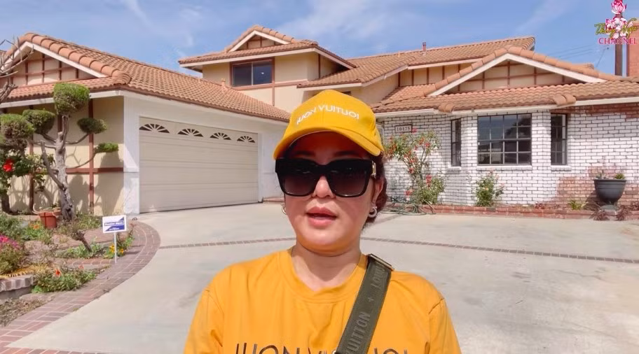 Tại Mỹ, danh hài Thúy Nga sở hữu nhiều bất động sản, trong đó có căn nhà vườn được cô mua giá hơn 1,2 triệu USD (khoảng 28 tỷ đồng) từ năm 2021 và hoàn thành thủ tục đến năm 2023. Ảnh: chụp màn hình