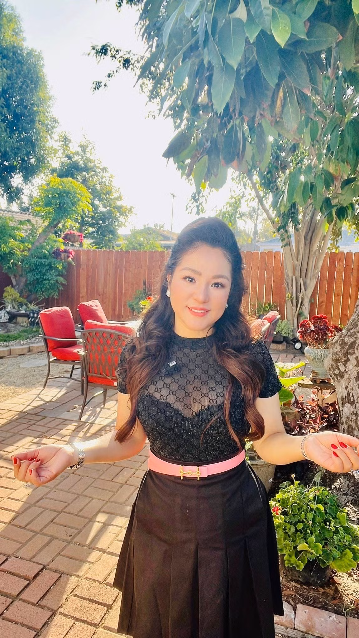 Sau khi sửa sang thêm, danh hài Thúy Nga một phim trường nhỏ trong khu vườn. Ảnh: FBNV