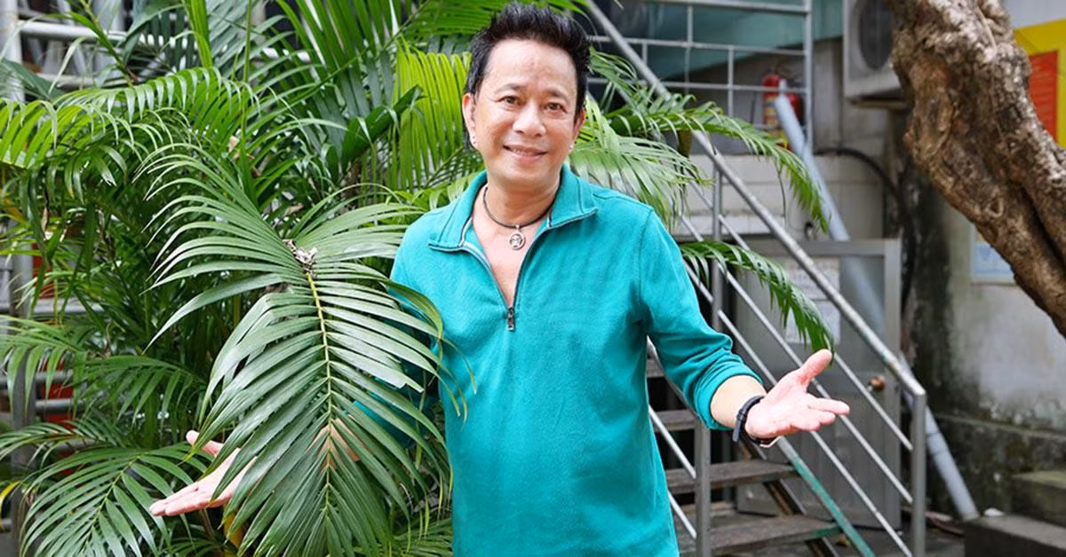 Hồi đó, ông chạy hàng chục show diễn mỗi đêm với mức cát-xê ngất ngưởng, có lúc lên tới một cây vàng. Danh hài Bảo Chung còn có thú chơi siêu xe, có lần ông ôm 300 cây vàng đi mua siêu xe. Ảnh: Internet