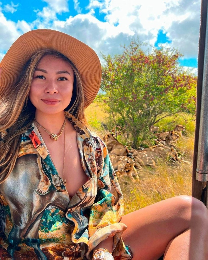 Ngay cả khi đi du lịch, Guo cũng tìm cách chi tiêu rẻ nhất. Ở châu Âu, thay vì bỏ 20 euro cho một suất currywurst tại khách sạn, Guo đặt qua Uber Eats với giá chỉ 4 euro. Ảnh: Instagram