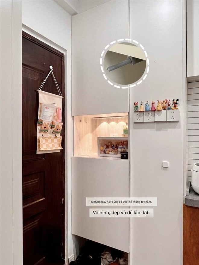 Căn hộ nhỏ được thiết kế theo không gian mở, chỉ tách riêng khu vệ sinh. Ngay từ cửa vào là khu tiền sảnh nhỏ, được tính toán vừa đủ để đặt tủ giày cao kịch trần. Ảnh: Toutiao