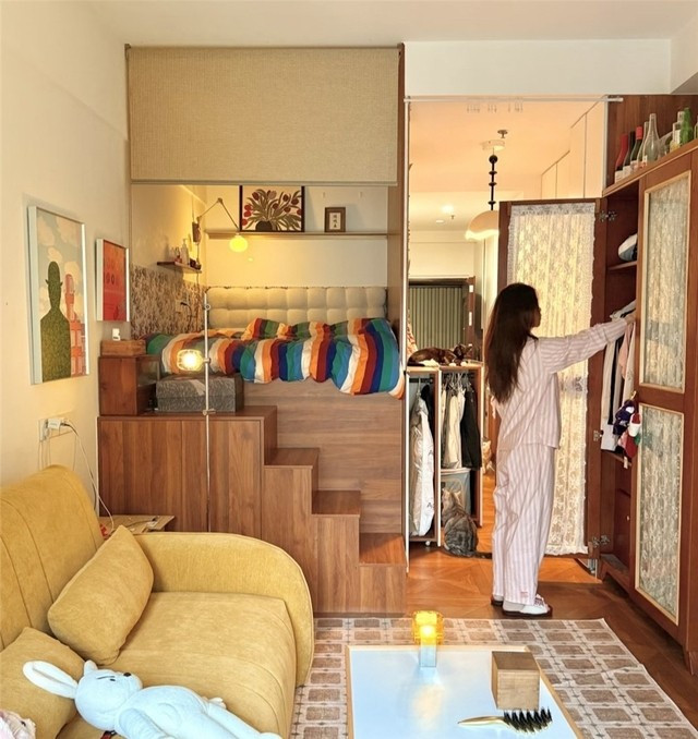 Sofa nhỏ gọn có thể mở rộng thành giường phụ khi cần, phù hợp với nhà diện tích hạn chế. Ảnh: Toutiao