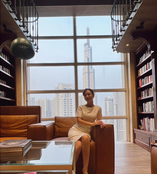 Gia đình Hannah Olala sở hữu căn penthouse có vị trí đắc địa với tầm view hướng thẳng ra Landmark 81, vừa sang trọng vừa thoáng đãng. Ảnh: FBNV
