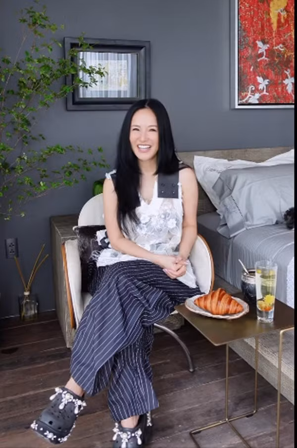 Mới đây, Hồng Nhung cùng hai con dọn về sống tại căn penthouse rộng 650m2 ở phường An Khánh, TP HCM. Ảnh chụp màn hình