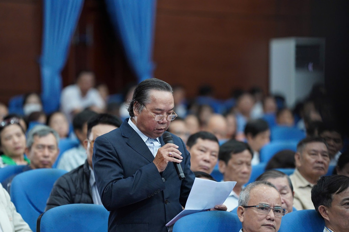 Cử tri thành phố Đà Nẵng nêu ý kiến tại buổi tiếp xúc. Ảnh: Nguyễn Thành