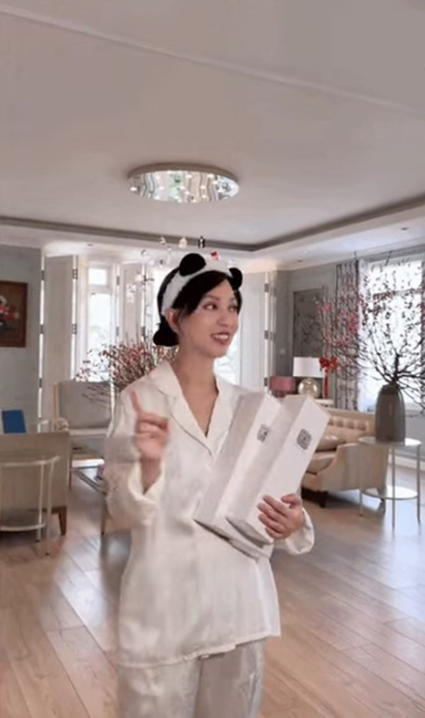 Gần Tết Bính Ngọ 2026, không gian sống của gia đình Hannah Olala đã được khoác lên diện mạo xinh xắn và lung linh. Ảnh chụp màn hình Tiktok