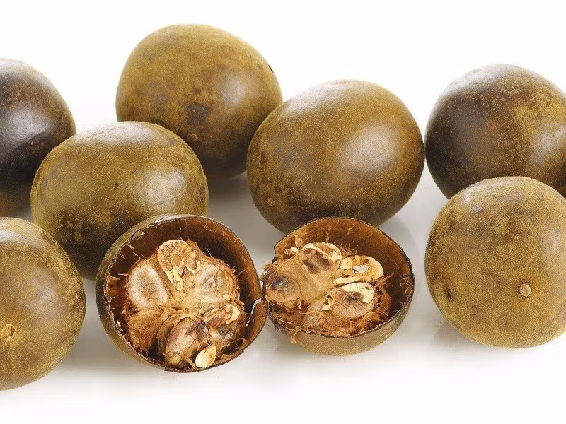 Quả la hán màu xanh lục, khi phơi khô hoặc sấy sẽ chuyển sang màu nâu hoặc vàng. Ảnh: Internet