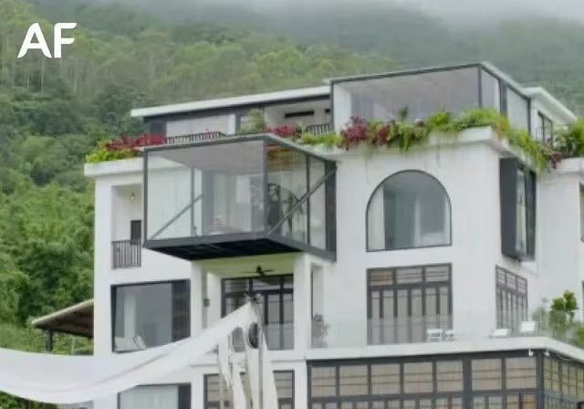 Trong thời gian chờ đợi, họ sẽ đến chơi và duy trì việc bảo dưỡng căn biệt thự. Ảnh: Reddit